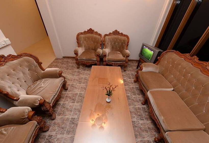 هتل Min Nandar Garden