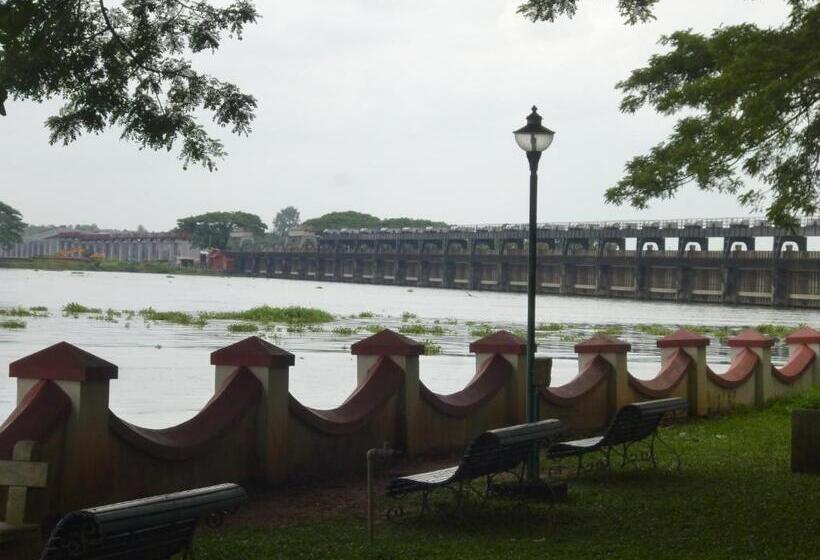 Ktdc Kumarakom Gateway Resort