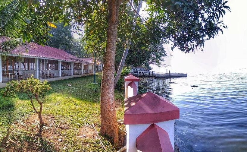 Ktdc Kumarakom Gateway Resort