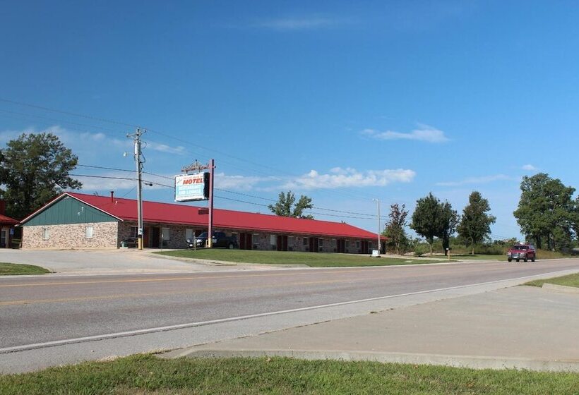 فندق على الطريق The Lake House Inn