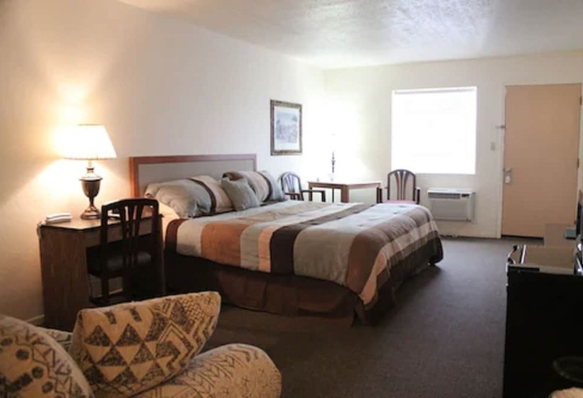 فندق على الطريق The Lake House Inn