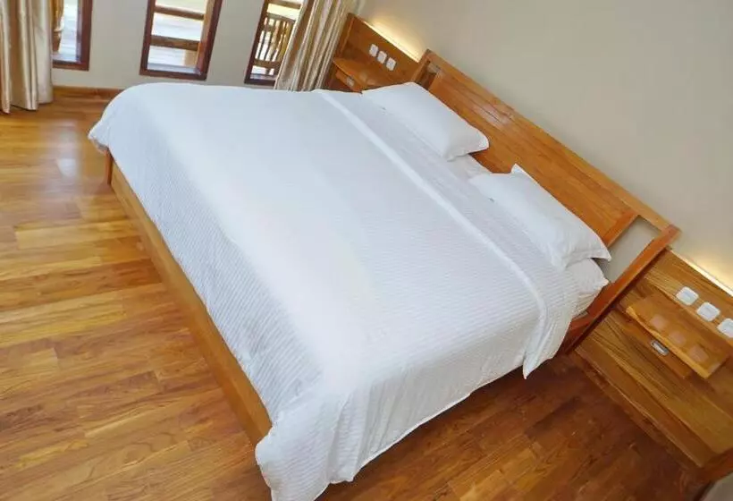 Spring Hill Hotel Ruteng