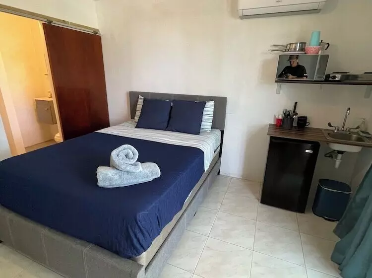 پانسیون Las Olas Beach Studios