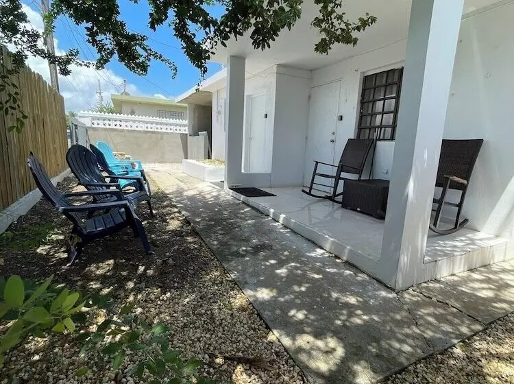 پانسیون Las Olas Beach Studios