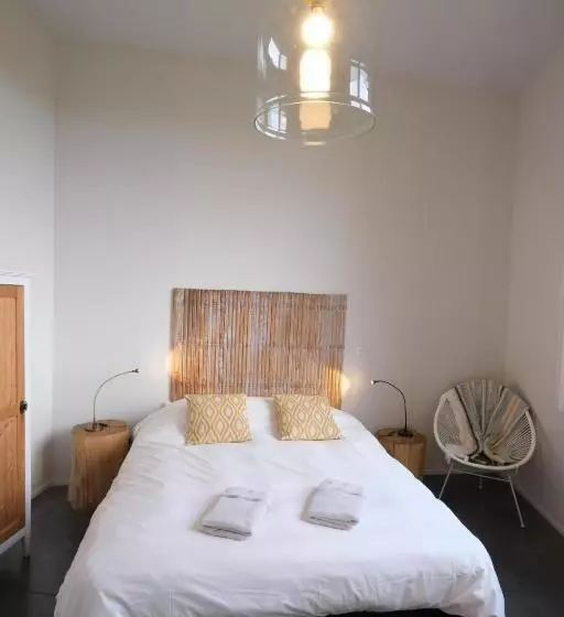 Aamiaismajoitus (B&B) Maison D'hôtes Cerf'titude