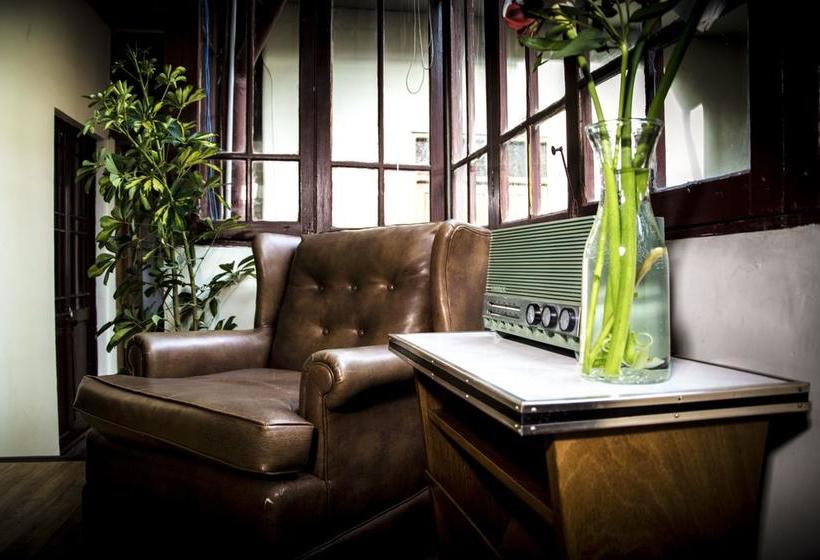 تختخواب و صبحانه York Vintage