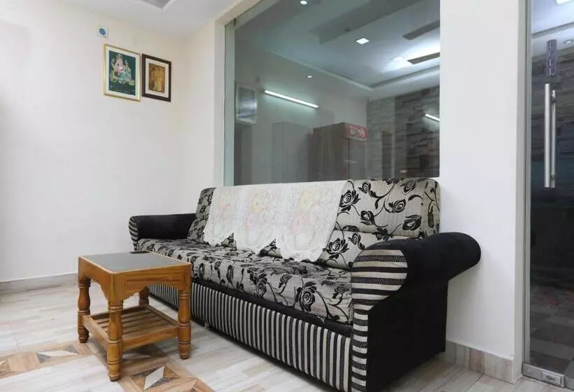 ホテル Maruthi Residency