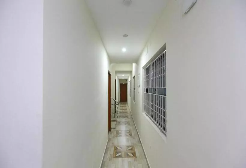 ホテル Maruthi Residency
