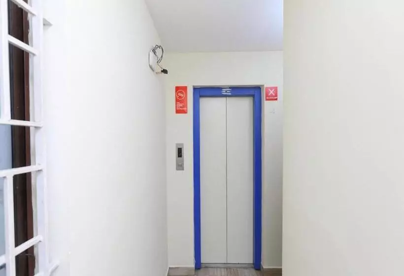 ホテル Maruthi Residency