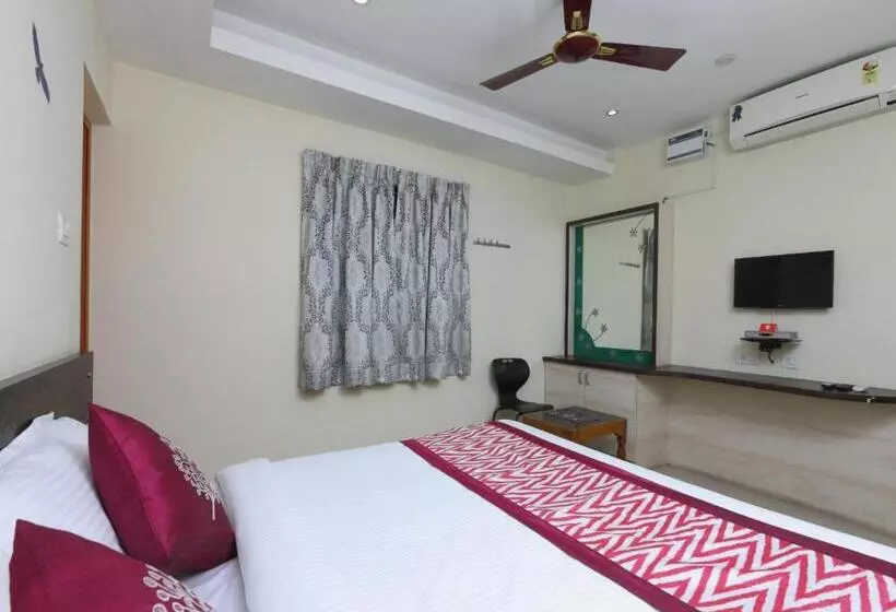 ホテル Maruthi Residency