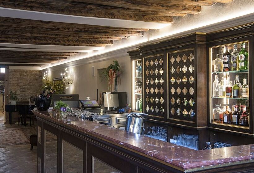 Отель Nani Mocenigo Palace