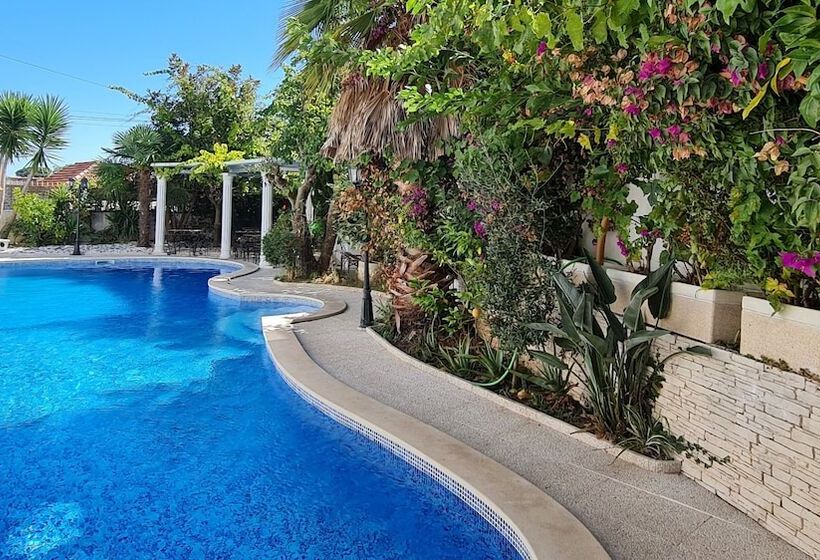 فندق Silver Village Residence