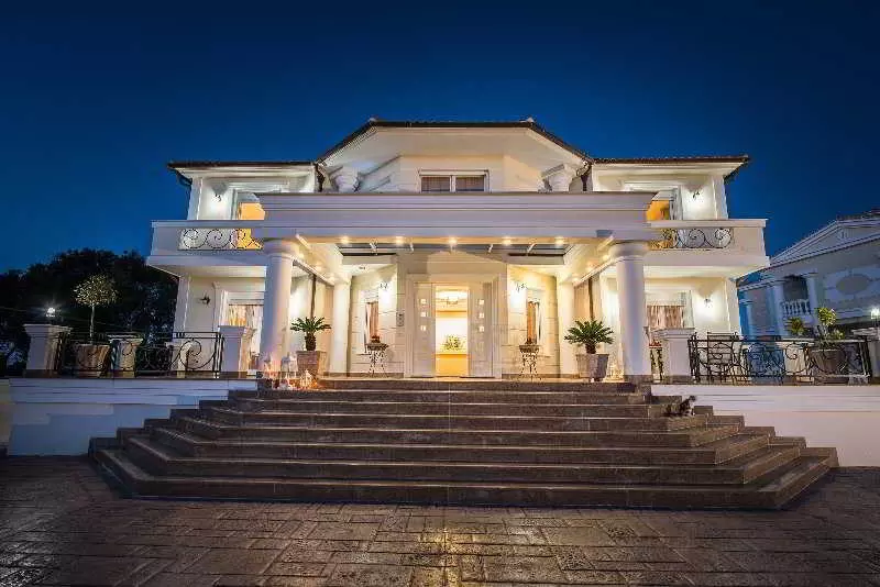 Frido Luxury Villa & Spa