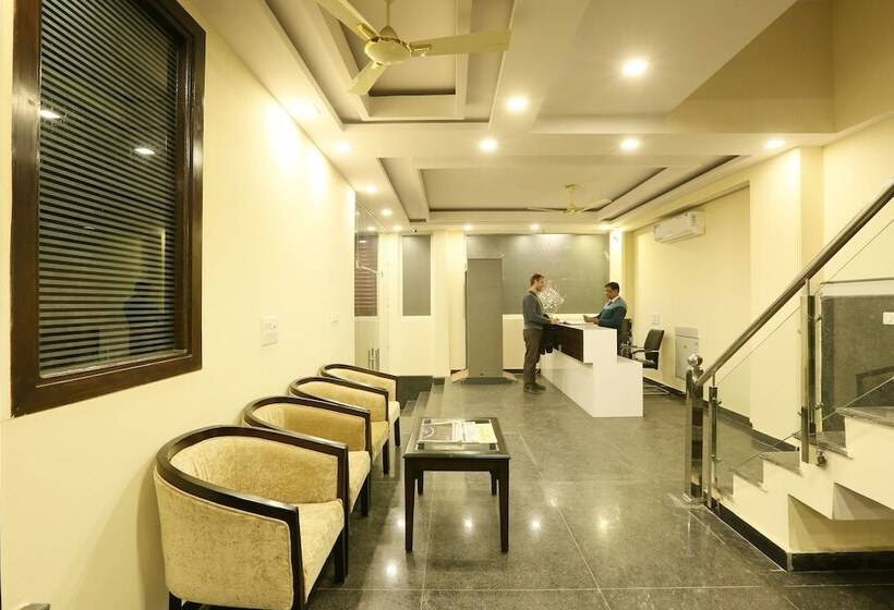 Отель Capital @ Airport