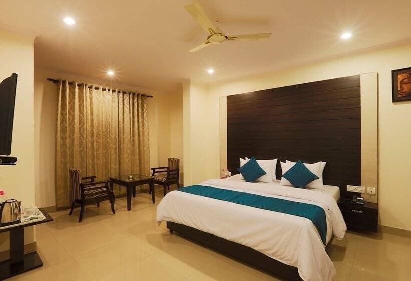 Отель Capital @ Airport