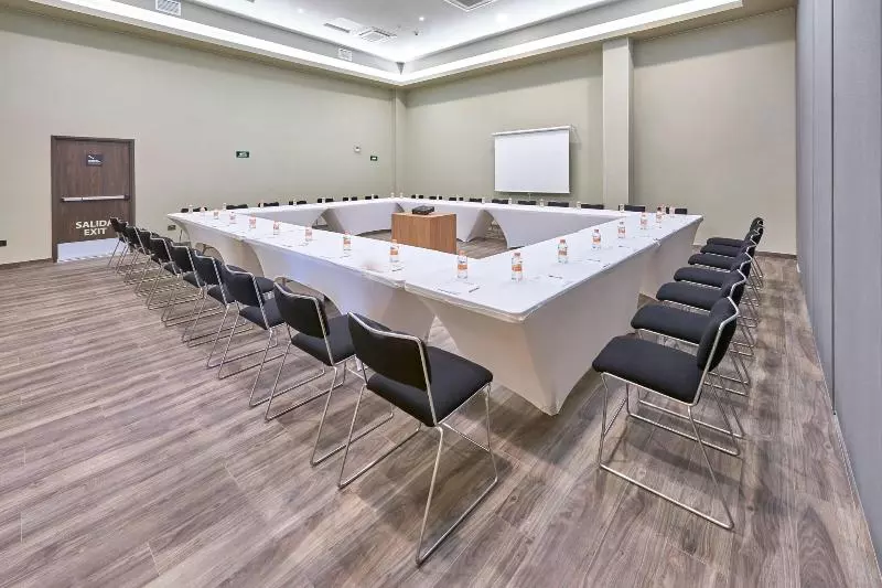 Hotelli City Express Plus By Marriott Leon Centro De Convenciones