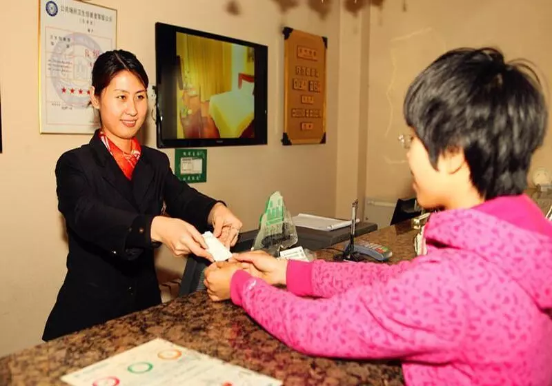 Hotelli Greentree Inn Shandong Jinan Pingyin Industrial Park Express