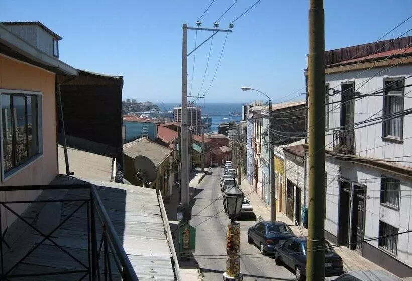 هتل Hostal Destino Bellavista