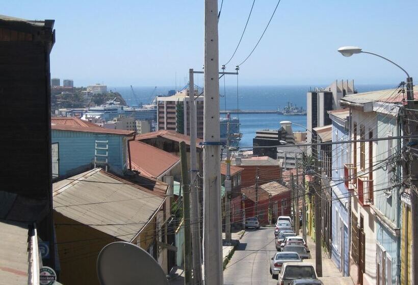 هتل Hostal Destino Bellavista