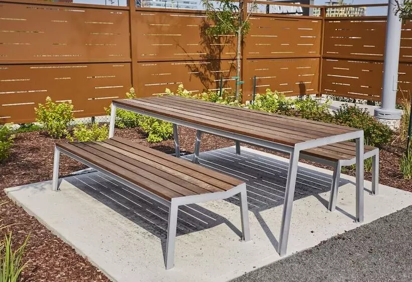 ホテル Hôtel Escad Quartier Dix30