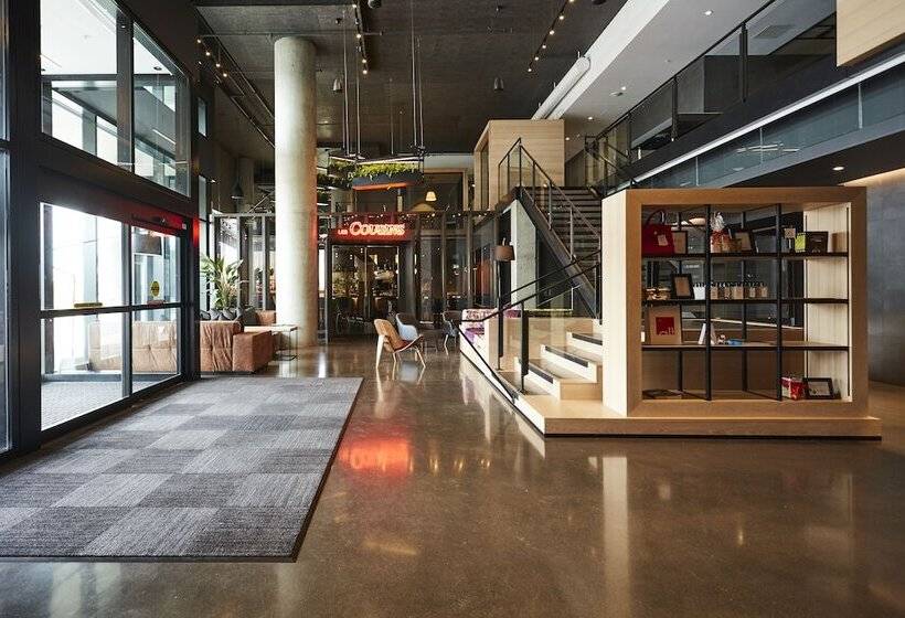 فندق Hôtel Escad Quartier Dix30