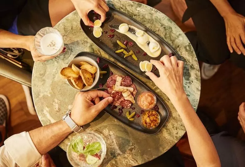 ホテル Hôtel Escad Quartier Dix30