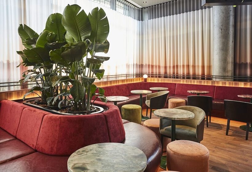 فندق Hôtel Escad Quartier Dix30