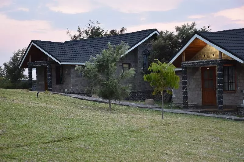 هتل Kyangabi Crater Resort