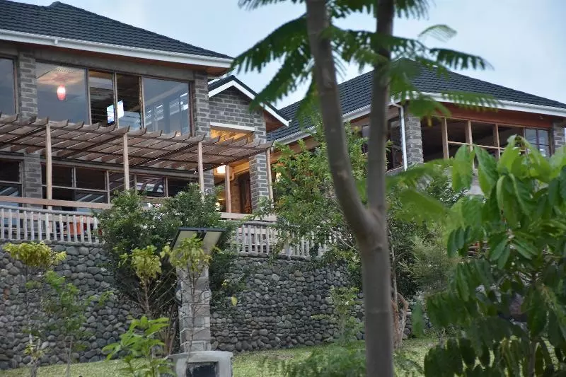 هتل Kyangabi Crater Resort