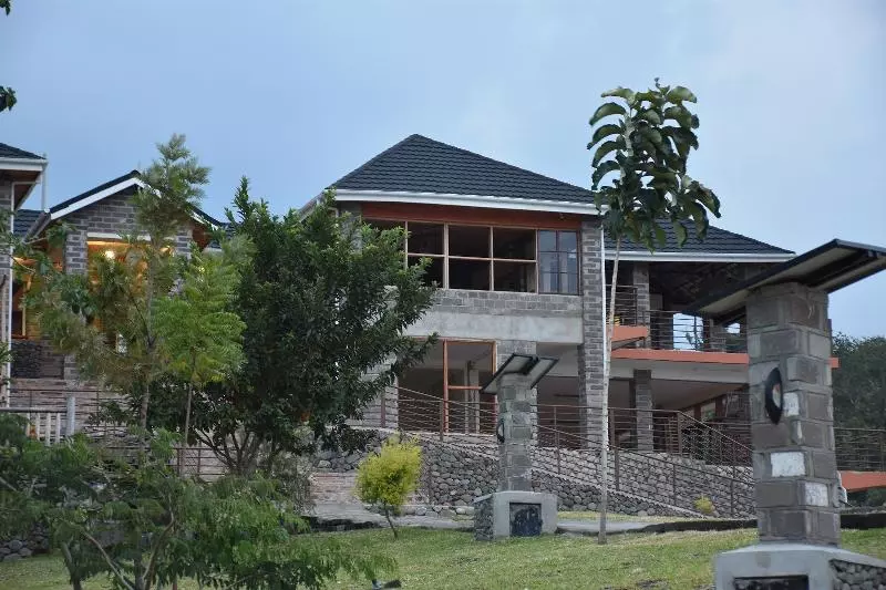 هتل Kyangabi Crater Resort