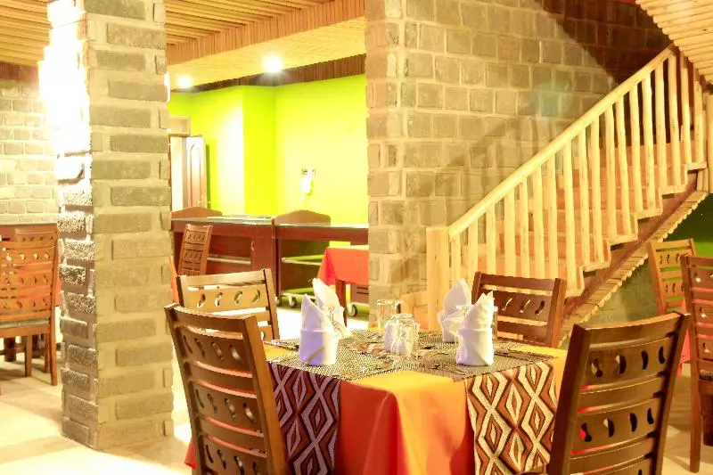 هتل Kyangabi Crater Resort