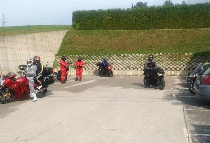 Hotelli Pansion I Restoran Bijela Ruža