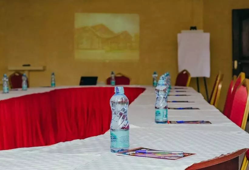 هتل Sahara Gardens Bomet