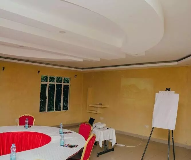 هتل Sahara Gardens Bomet