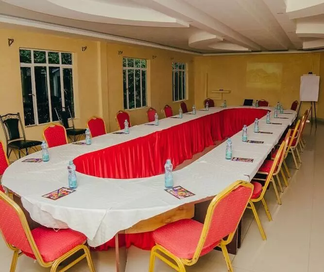 هتل Sahara Gardens Bomet