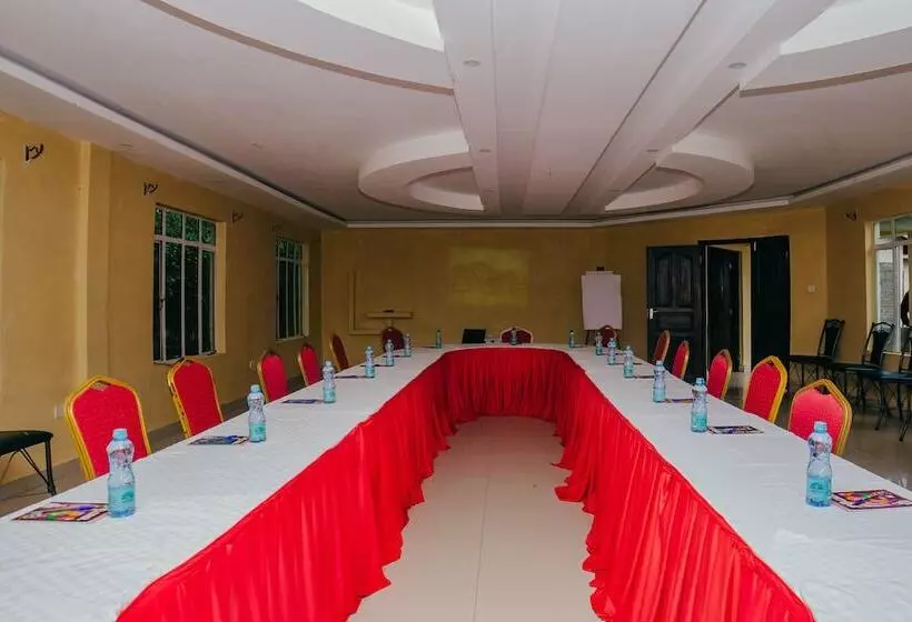 هتل Sahara Gardens Bomet