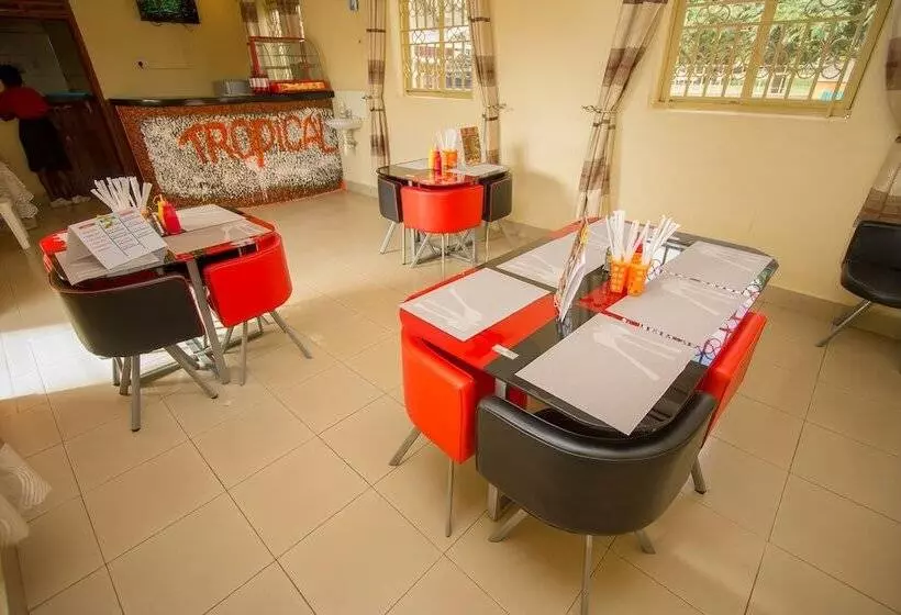 هتل Tropical Savannah Guesthouse