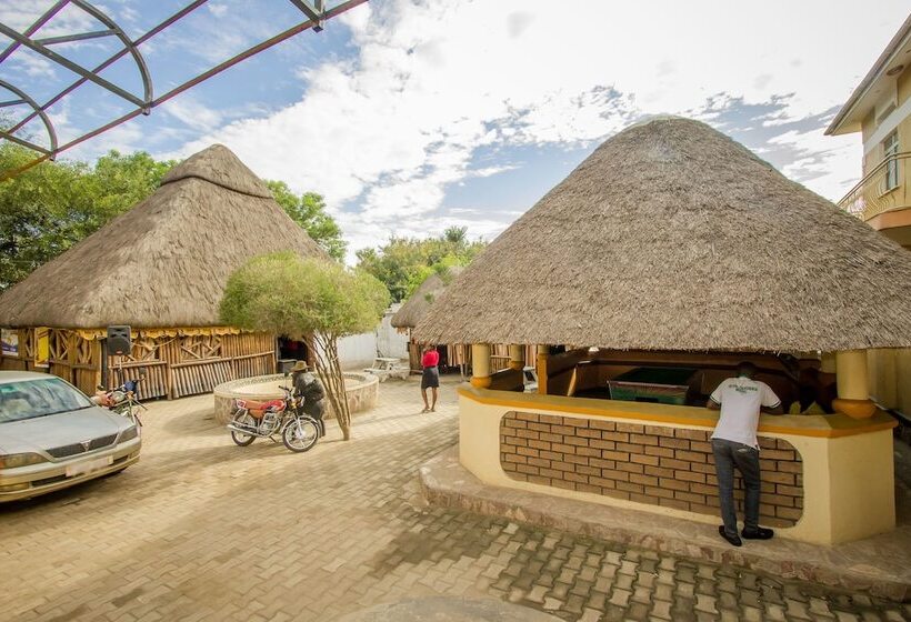 هتل Tropical Savannah Guesthouse