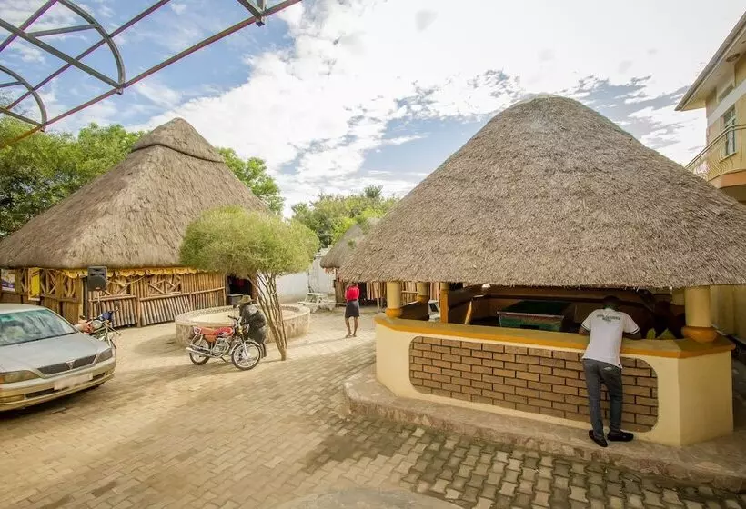 هتل Tropical Savannah Guesthouse