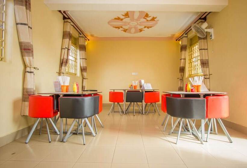 هتل Tropical Savannah Guesthouse