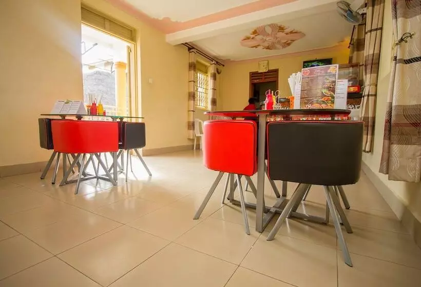 هتل Tropical Savannah Guesthouse