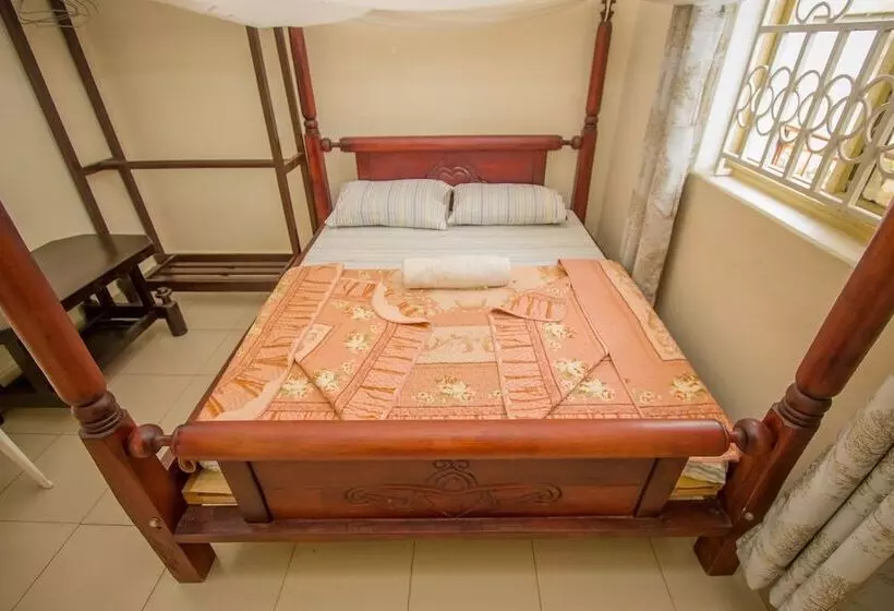 هتل Tropical Savannah Guesthouse