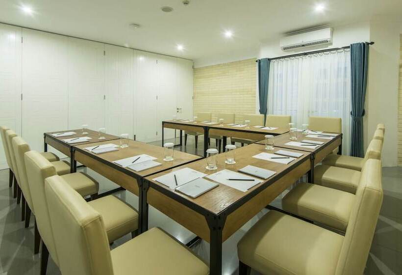 Отель Yans House