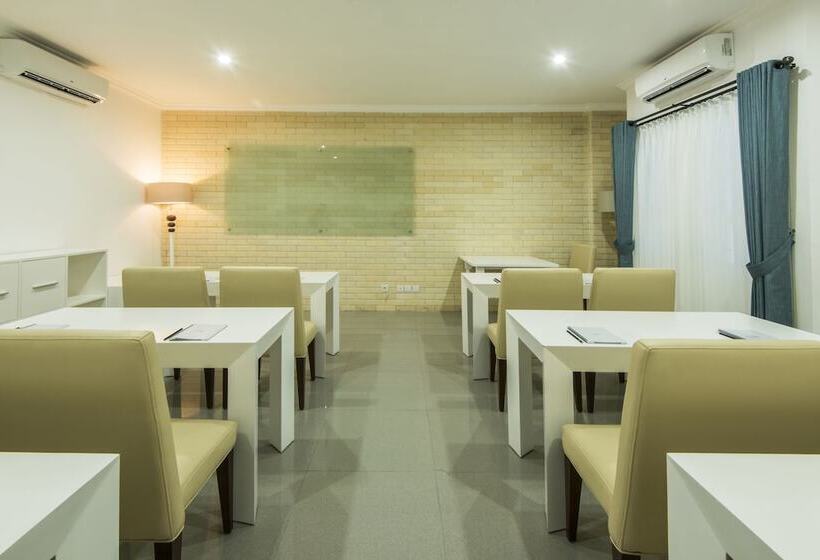 Отель Yans House