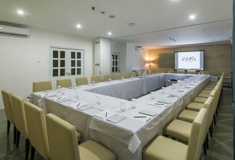 Отель Yans House