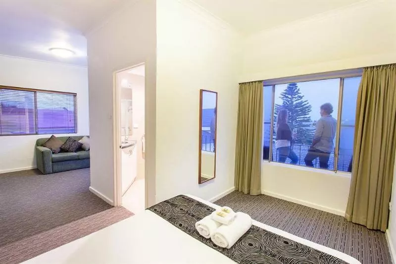 Hotelli Bay 10   Suites And Apartments