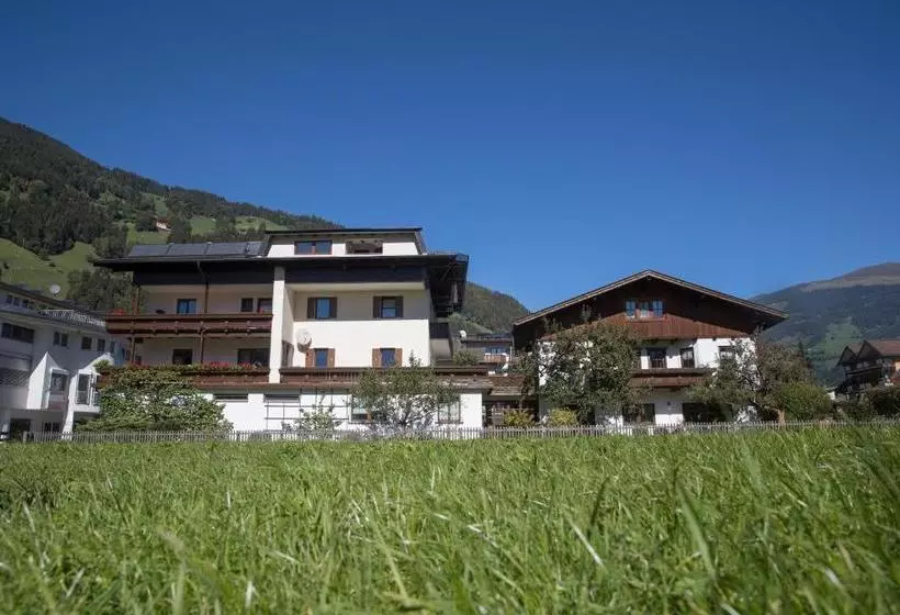 Hotelli Schneeberger Appartementhaus