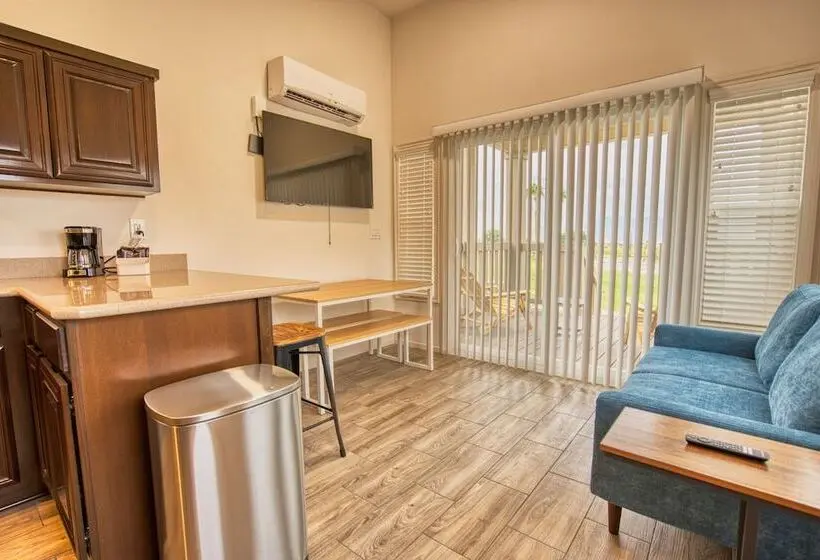 ホテル Coachella Lakes Rv Resort