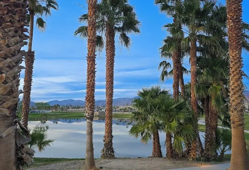 ホテル Coachella Lakes Rv Resort