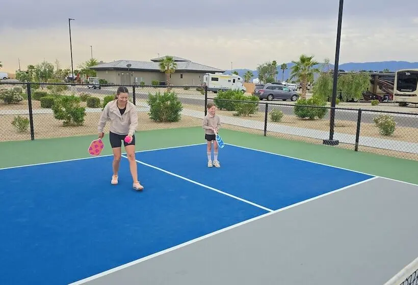 ホテル Coachella Lakes Rv Resort